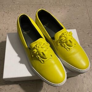 Woman’s canvas sneakers